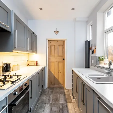 Holiday home Pass The Keys Cheerful In Close To Centre