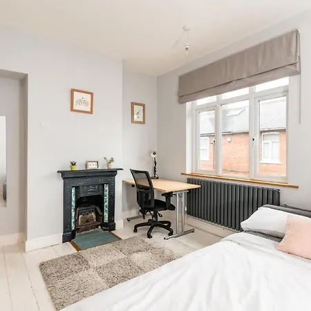 Holiday home Pass The Keys Cheerful In Close To Centre