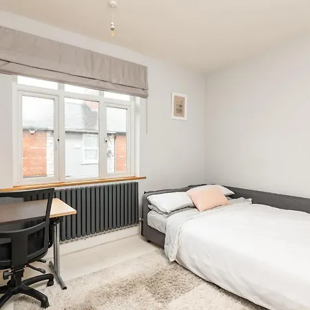Hébergement de vacances Pass The Keys Cheerful In Close To Centre *